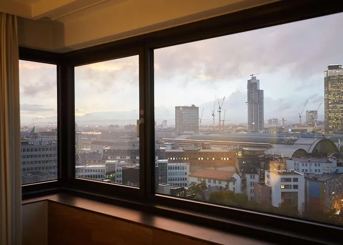 Otel Scandic Frankfurt Museumsufer 4*